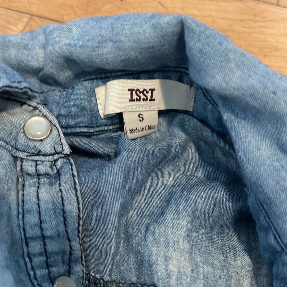 Issi button up - Picture 2 of 2